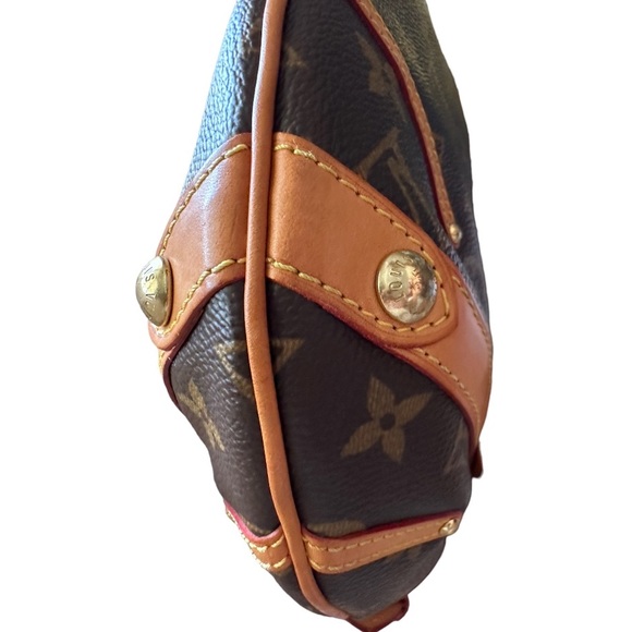 Louis Vuitton Monogram Canvas Leonor Limited Edition ruffled bag. - Picture 10 of 16